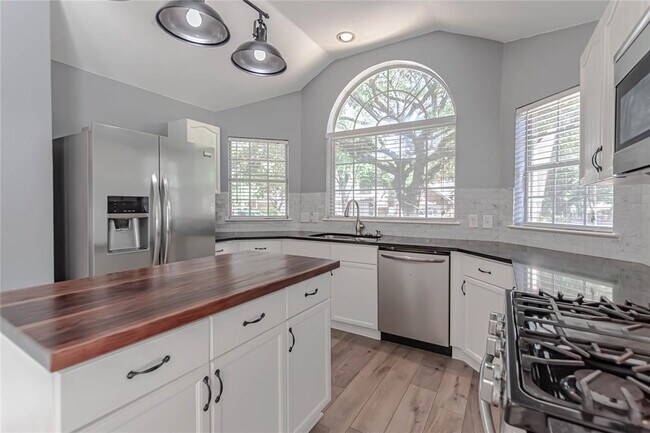 Building Photo - 13400 Caballero Cove