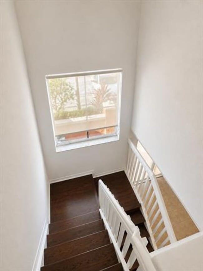 Building Photo - 906 SW 143rd Ave