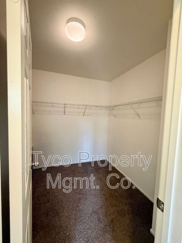 Building Photo - 1504 Welch Pl