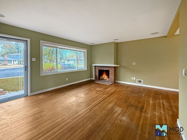 Building Photo - $0 DEPOSIT OPTION!!! CHARMING 3 BED/1 BATH RANCH IN VIRGINIA VILLAGE: HARDWOOD FLOORS, SPACIOUS L...