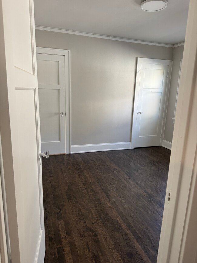 Building Photo - Mohawk Home