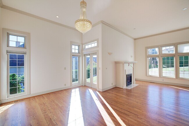 Building Photo - 4bd/4ba Kirkland House