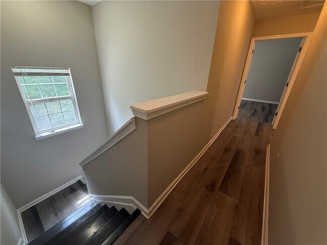 Building Photo - 980 Melrose Park Pl NW