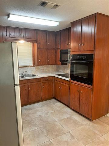 Building Photo - 2240 Shady Meadow Dr