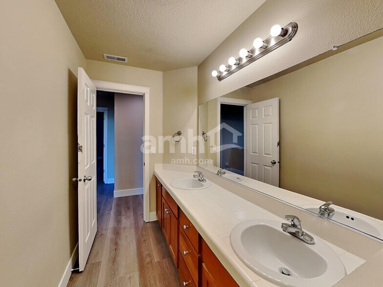 Building Photo - 11508 NW 29th Ct