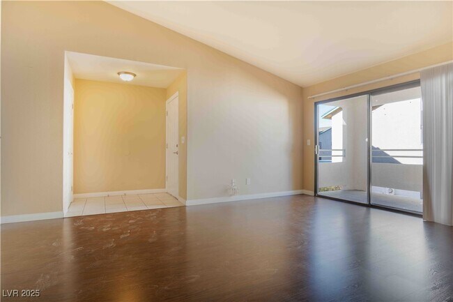 Building Photo - 5141 S Lindell Rd