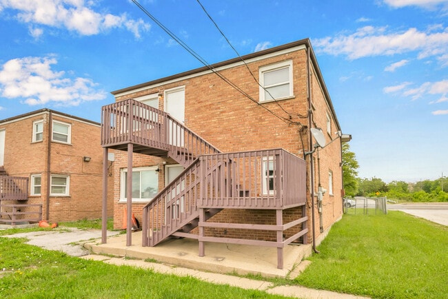 Building Photo - 16044 Halsted St