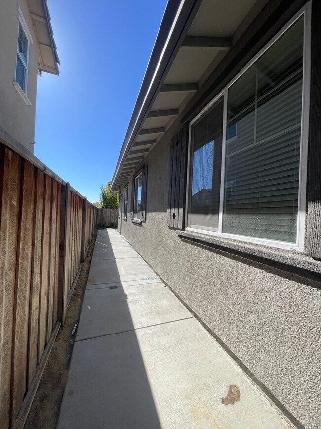 Building Photo - 601 Belfonte St