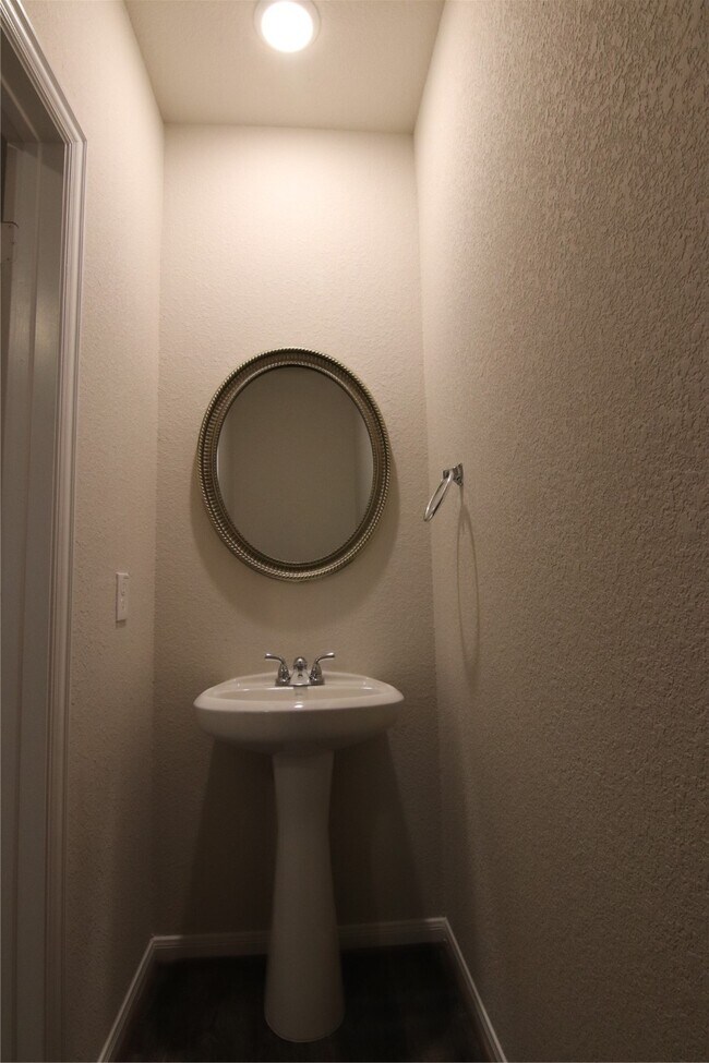 Building Photo - 24010 Farmstead Dr