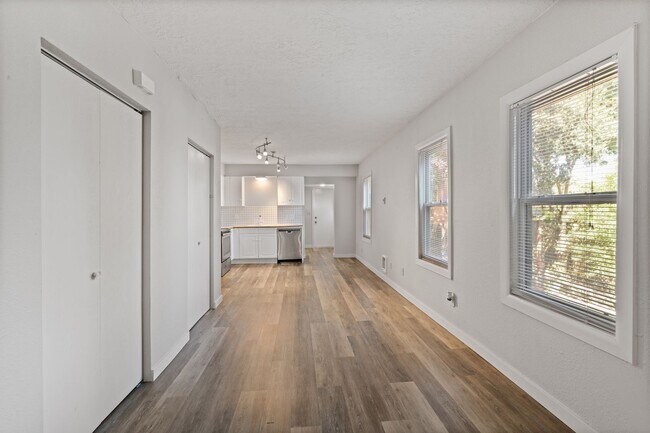 Building Photo - 1 BD available in the serene SW Hills