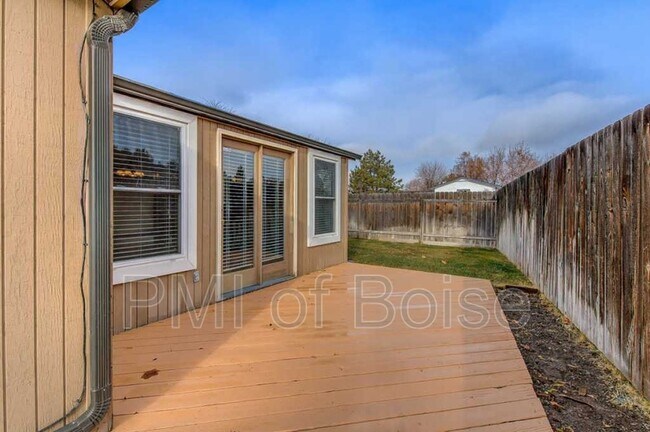 Building Photo - 810 N Horton St