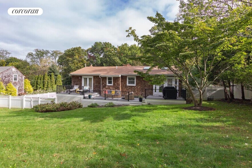 Building Photo - 348 Division St