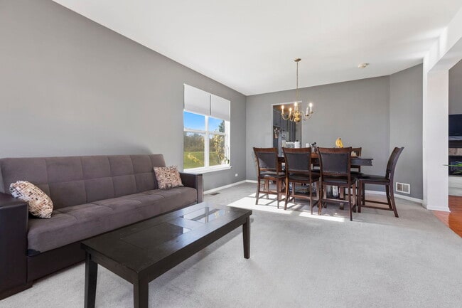 Building Photo - 9 Lake Plumleigh Ct