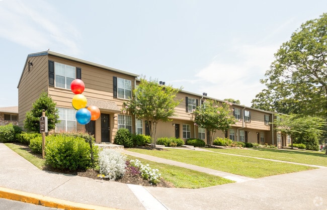 Building Photo - The Hills at Oakwood Apartment Homes