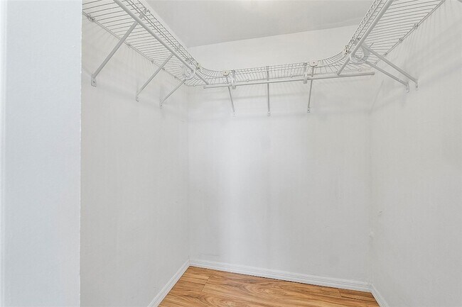 Building Photo - 5300 NE 24th Terrace