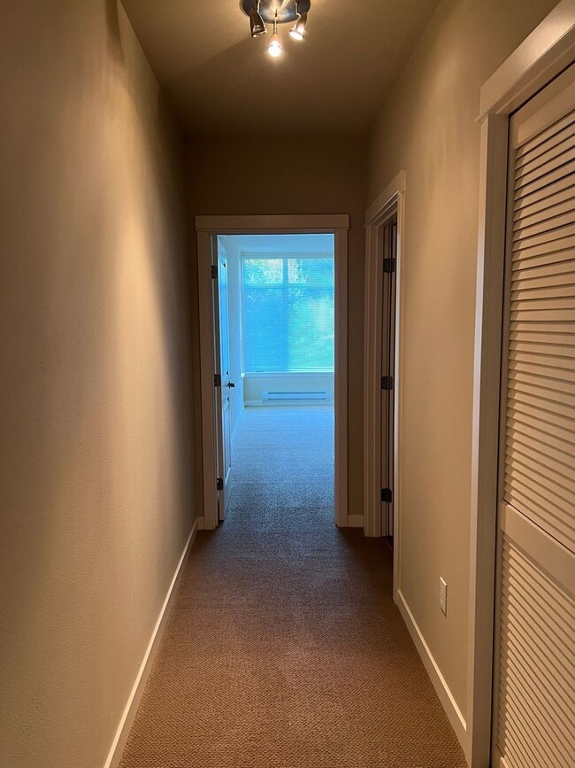 Building Photo - Bainbridge Island Condo