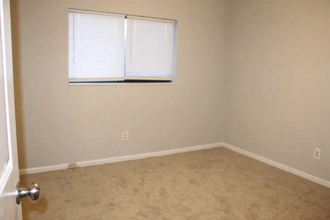 Building Photo - 1007 Windsong Cir