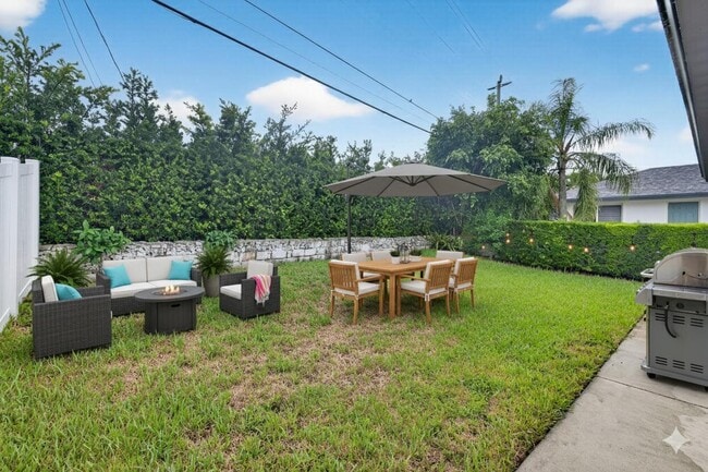 Building Photo - 4442 Sea Grape Dr