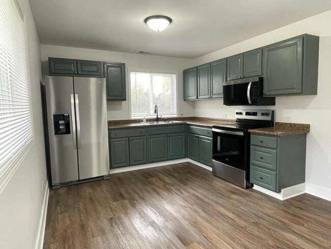 Building Photo - 37125 N Summerfield Dr