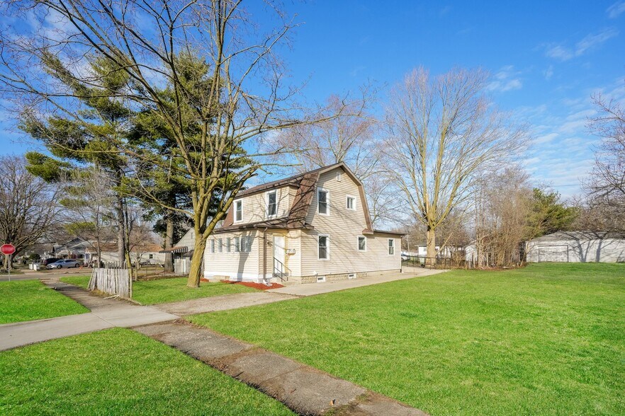 Building Photo - 1146 Huey St
