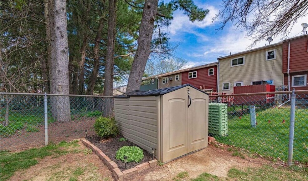 Building Photo - 5727 Greens Dr