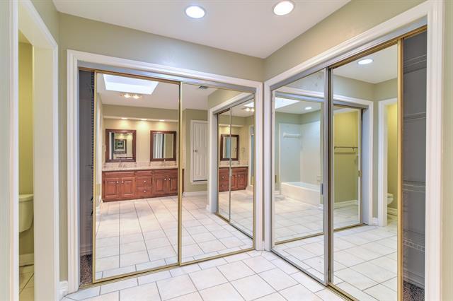 Building Photo - 3513 Meadowside Dr