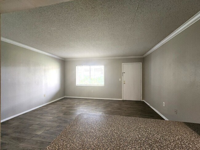 Building Photo - Ground Floor End-Unit; New Paint; All-Tile...