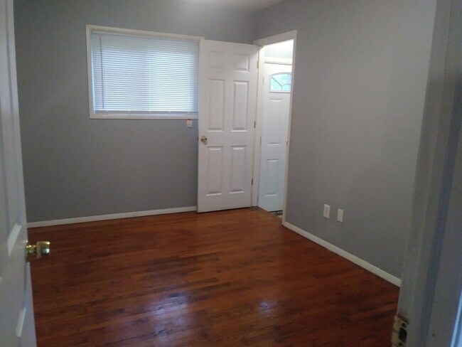 Building Photo - 30043 Grandview St