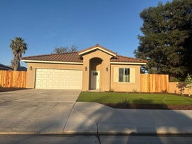 Building Photo - 16831 Hill Dr