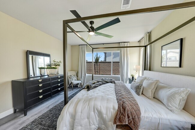 Building Photo - 131 N Un St