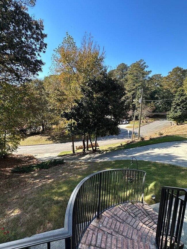Building Photo - 562 Honeydew Ln SW