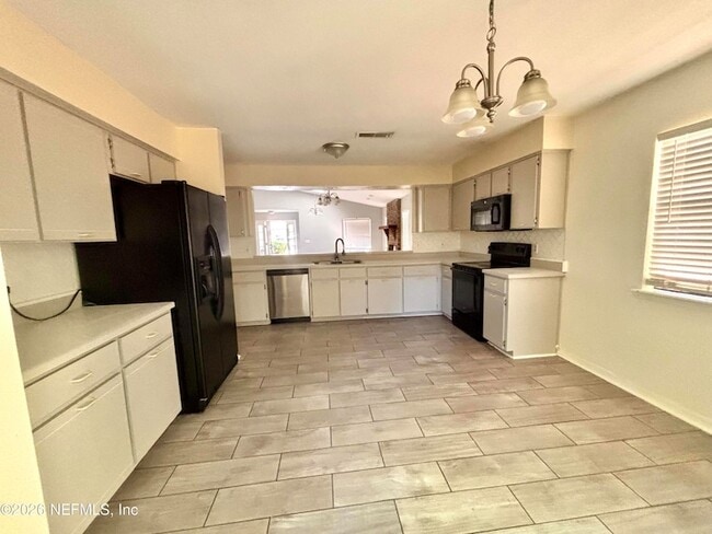 Building Photo - 5449 Fort Caroline Rd