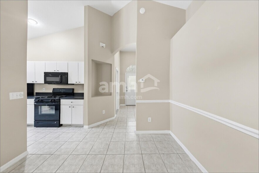 Building Photo - 24540 Laurel Ridge Dr