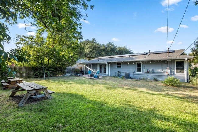 Building Photo - 1611 Ashberry Dr