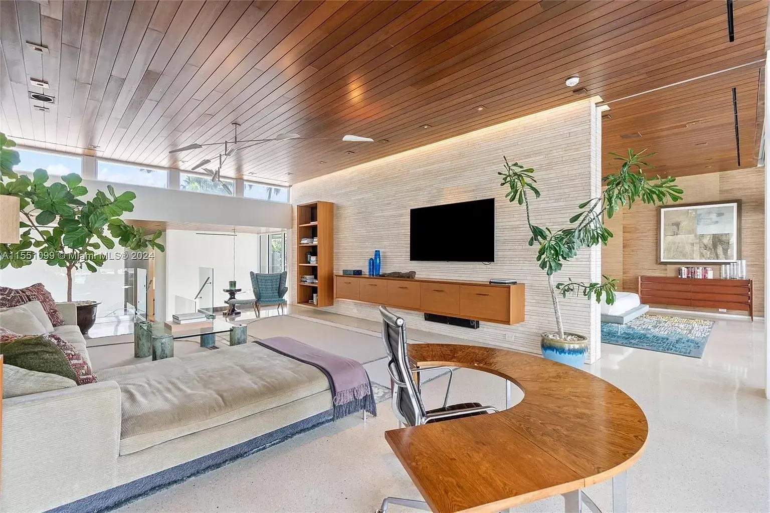 Building Photo - 610 W Dilido Dr