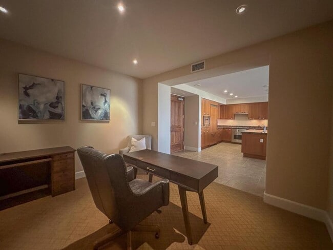 Building Photo - 5068 Scholarship