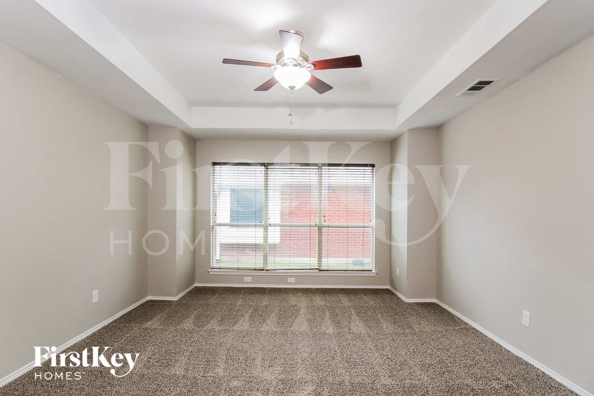 Building Photo - 1233 Logan Dr