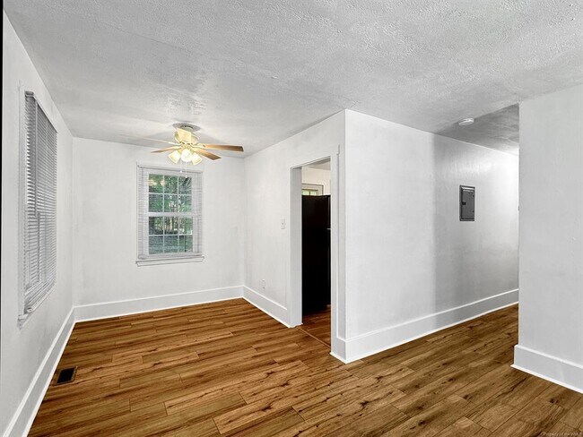 Building Photo - 224 Virginia Ave