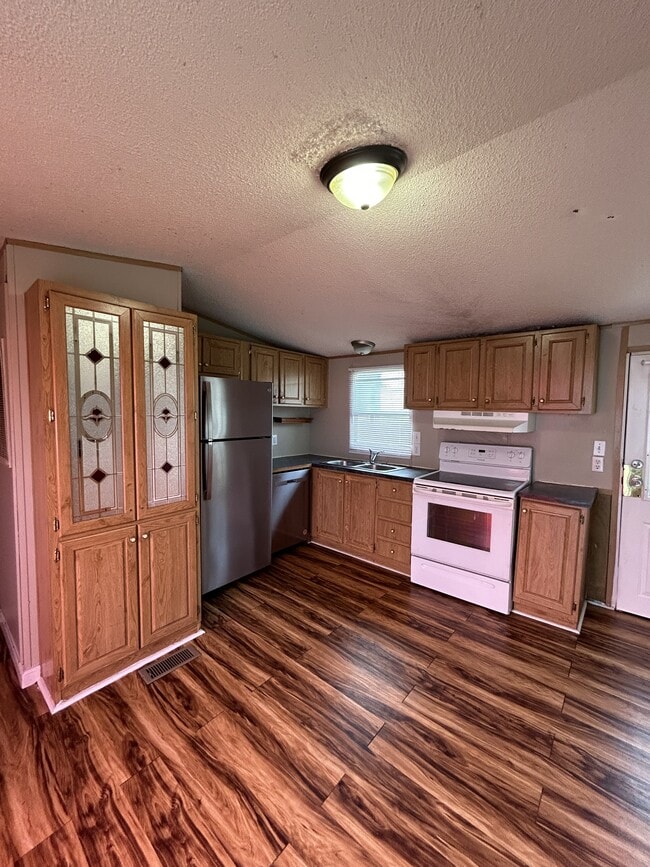 Building Photo - 217 Tyler St