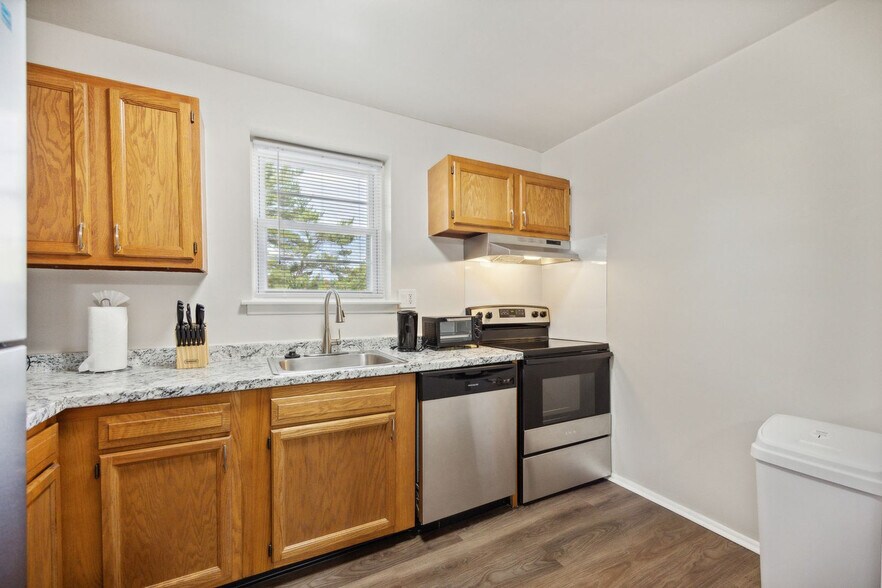 Building Photo - 1406 Wharton Dr