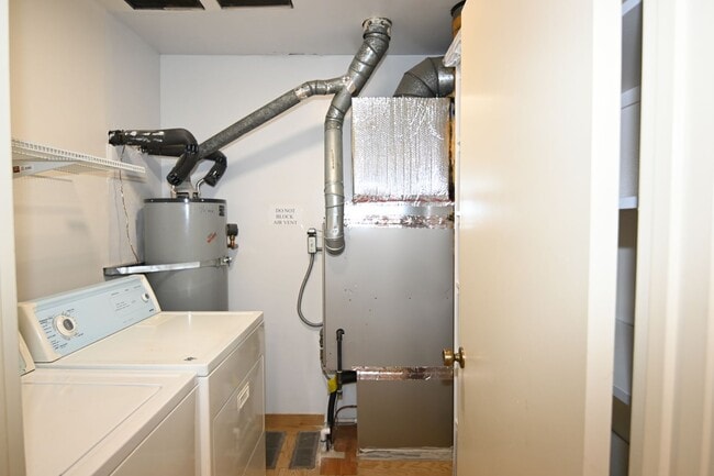 Building Photo - 1355 Sage Hen Way