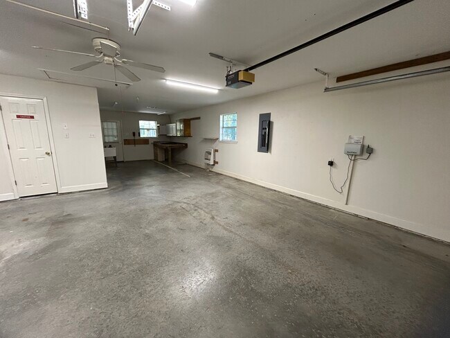 Building Photo - 101 Nemours Ct