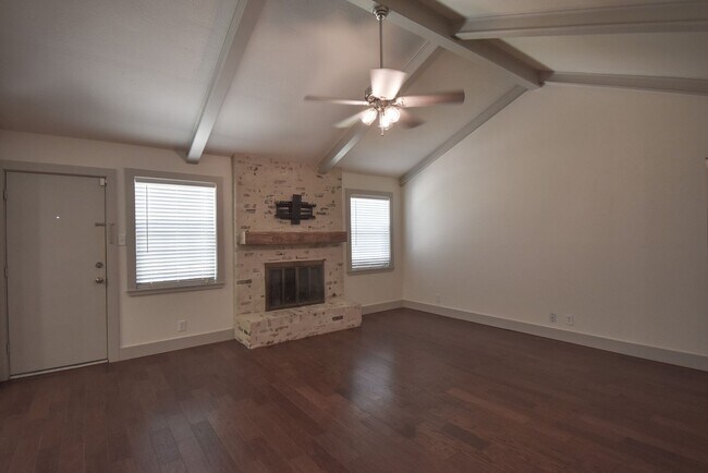 Building Photo - Lease Takeover Opportunity Available! 3 Be...