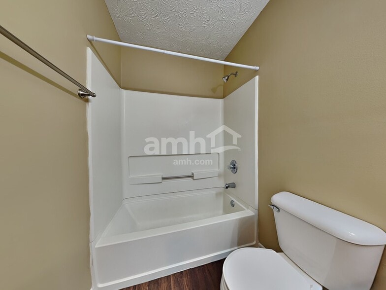 Building Photo - 18 Robin Way