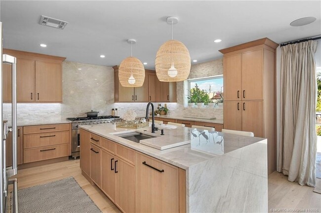 Building Photo - 1425 SW Egret Way