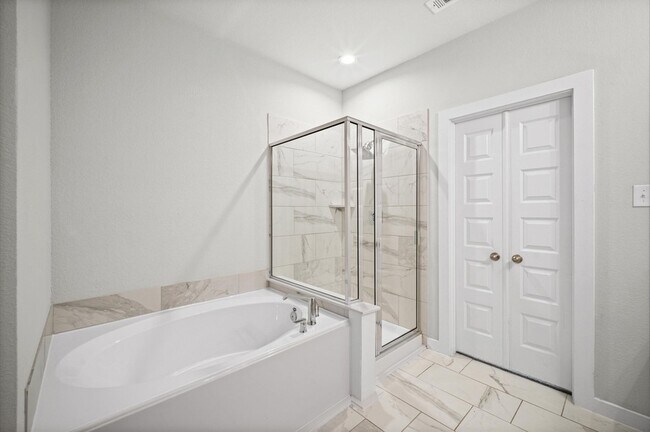 Building Photo - 144 Shining Pt Dr