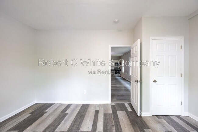 Building Photo - 687 Winchester Ave