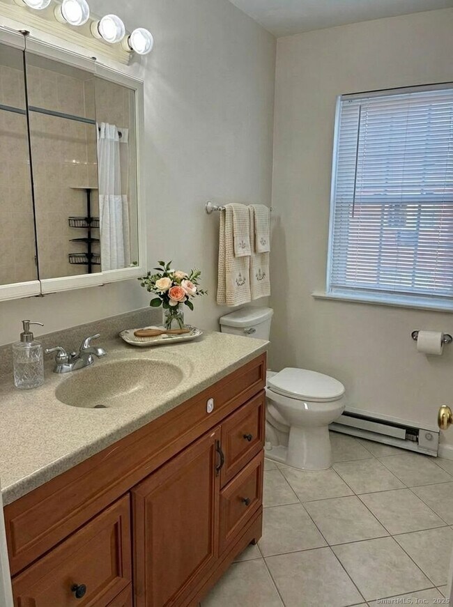 Building Photo - 1193 Hope St