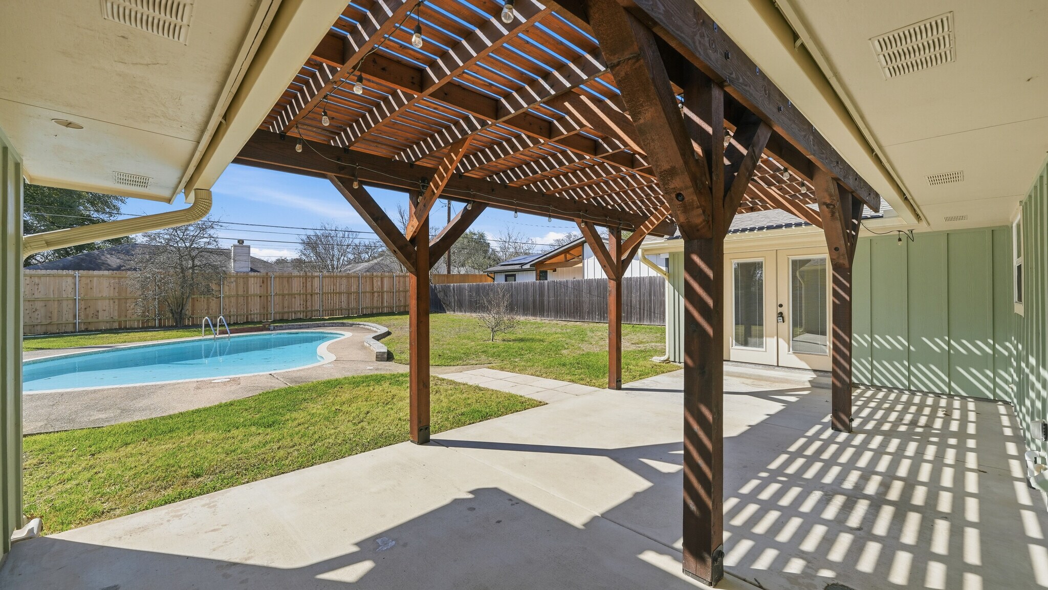 Building Photo - 1409 Highland Dr