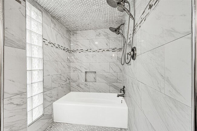 Building Photo - 5702 Vestavia Dr